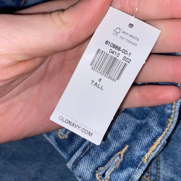 BRAND NEW OLD NAVY MID/ HIGH RISE RIPPED JEANS - Picture 4 of 7